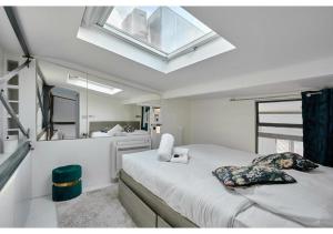 Duplex Center of Paris by Studio prestige