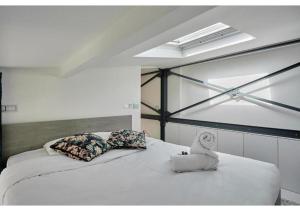 Duplex Center of Paris by Studio prestige