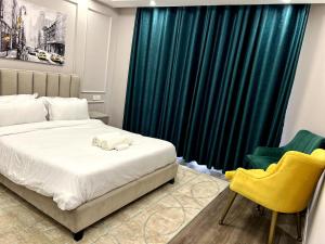 2 Bed Modern Luxury with City Views