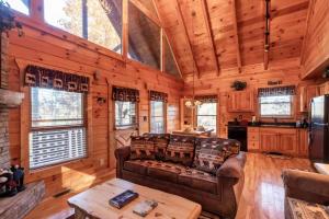 Cozy Secluded Cabin Firepit Hot Tub