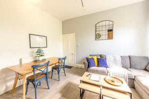 Osborne Apartment with Free Parking by Prescott Apartments