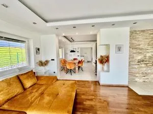 Vila SofiOmi - ليسْتْسي