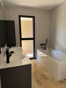 Villas VILLA PROCHE VENTOUX et VAISON LA ROMAINE avec piscine privee : photos des chambres