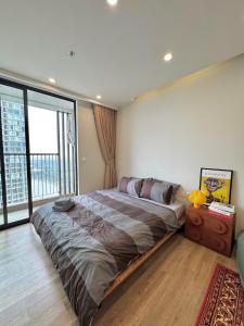 New! Studio Balcony Lakeview
