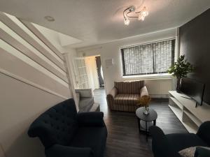 Riverside Retreat - Pet Friendly - Free Parking