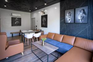 SaffronStays Elysian