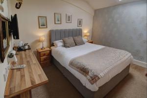 Small Double Room room in Ye Olde Cheshire Cheese Inn