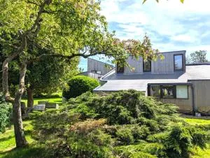 Unique & Rural Child Friendly Annexe with Large Gardens, Games & Tennis Court - Chichester Holiday Properties - Donnington