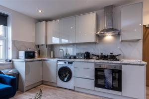 2 Bedroom Apartment - In the Heart of Basingstoke