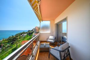 Panorama Mer et Plage Cap d Ail proche Monaco