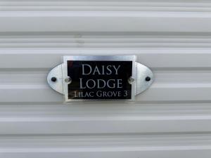 Daisy Lodge Lilac Grove 3