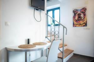 Picturesque Stonehouse in a Knockout Location