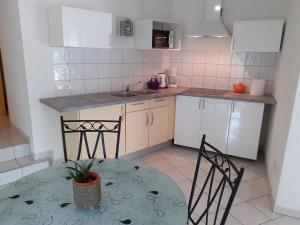 Appartement rez de chaussée avec terrasse et jardin à Tence