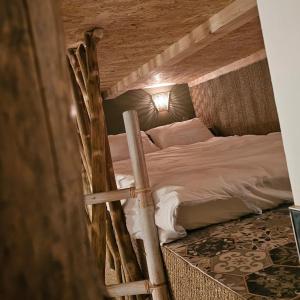 Maisons d'hotes LE GRAND LOGIS, chambre Santorin avec spa privatif : photos des chambres