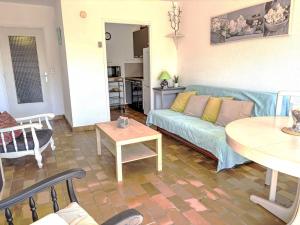 Apartment Les Louvans-4 by Interhome