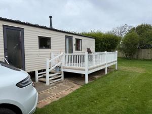 Daisy Lodge Lilac Grove 3