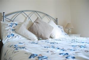 Double Room with Shared Bathroom room in Kingsleigh Guest House
