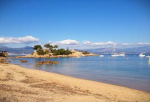 Appartements Grand T2 STANDING AJACCIO Proche centre et plages VUE PANORAMIQUE PARKING PRIVE : photos des chambres