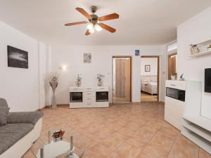 Apartment Mia-1 by Interhome