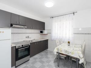 Apartment Mia-1 by Interhome