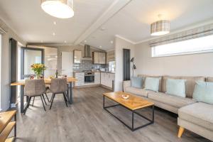 Driftwood Lodge, Sizewell - Adults only property - Aldeburgh Coastal Cottages