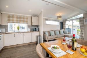 Driftwood Lodge, Sizewell - Adults only property - Aldeburgh Coastal Cottages