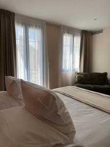 Hotels Hotel du Commerce-restaurant au Couteau : photos des chambres