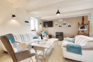 Maison pour 6 avec jardin, terrasse et jeux - Ploudaniel