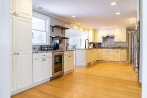 Private and Peaceful 4BD Home