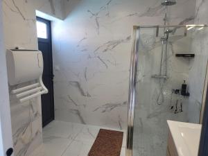 Chambre cosy cadre idyllique option spa, sauna , piscine