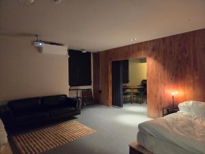 STUDIO BIS Licensed jeonpo Cafe street King beds 3-min subway