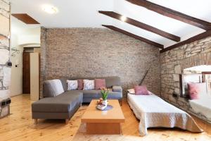 App with Arena Amphitheatre Arena nearby