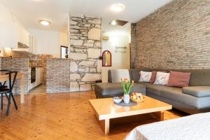 App with Arena Amphitheatre Arena nearby