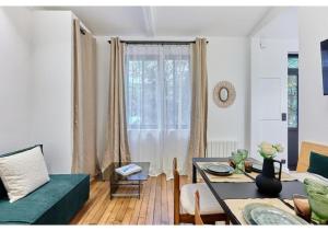 Apartment in the center of Paris by Studio prestige