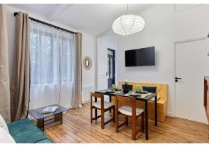 Apartment in the center of Paris by Studio prestige