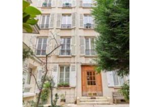 Apartment in the center of Paris by Studio prestige