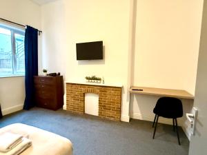 Brand New Lovely Flats by the Forest Tram Stop in Nottingham
