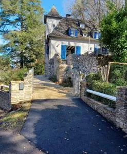 Castle like retreat next to the Dordogne River - Saint-Mathurin-Léobazel