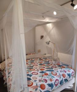 Castle like retreat next to the Dordogne River
