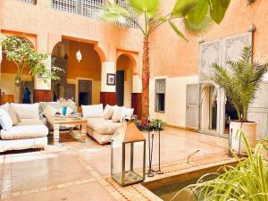 Exclusive and stylish 4-bedroom Riad with plunge pool