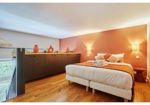 Apartment Le Marais Place des Vosges by Studio Prestige