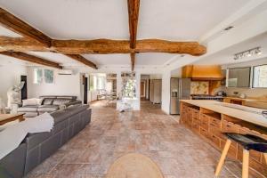 Villas Beautiful 300 m2 Villa, Big Pool, 3000m2 garden : photos des chambres