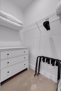 The Jubilee- New Modern Studio x 7 Mins Dwtn