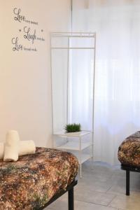 Banksy house in Rome intero appartamento