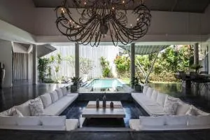 Villa Xaloc by House of Winds - Stunning Balinese retreat next to Canggu - 乌玛拉斯