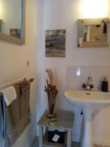 B&B / Chambres d'hotes Chambre D Hotes dans maisonnette independante : photos des chambres