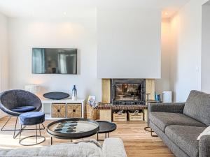 Maisons de vacances Holiday Home La Tour Bourgerel avec piscine by Interhome : photos des chambres