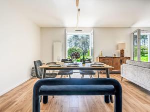 Maisons de vacances Holiday Home La Tour Bourgerel avec piscine by Interhome : photos des chambres