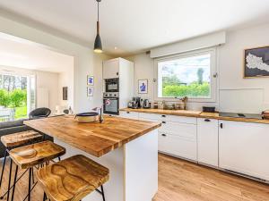 Maisons de vacances Holiday Home La Tour Bourgerel avec piscine by Interhome : photos des chambres