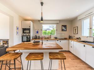 Maisons de vacances Holiday Home La Tour Bourgerel avec piscine by Interhome : photos des chambres